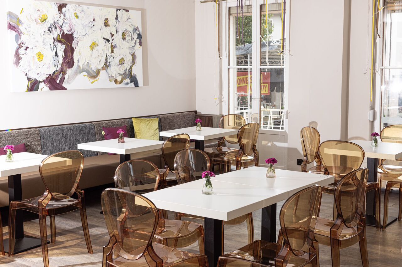 Willkommen im Nuriya's Café in Neckarsulm!