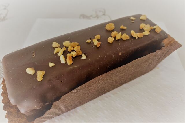 Succes chocolat :
Ganache chocolat , biscuit chocolat , enrobage chocolat 