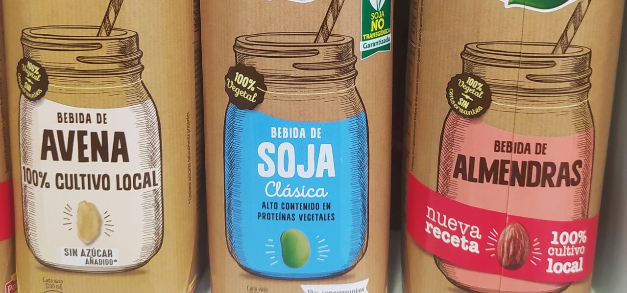 Elige tu bebida favorita para cafés o batidos entre: Avena, Soja, Almendras o leche Sin lactosa.
