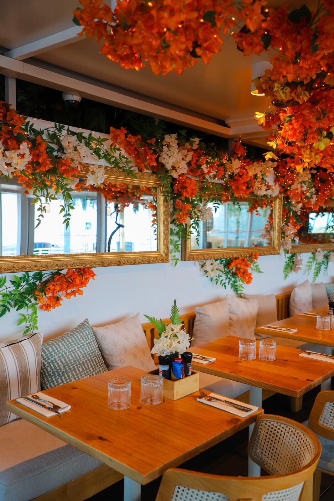 Nouvelle déco 2025, banquette et miroirs