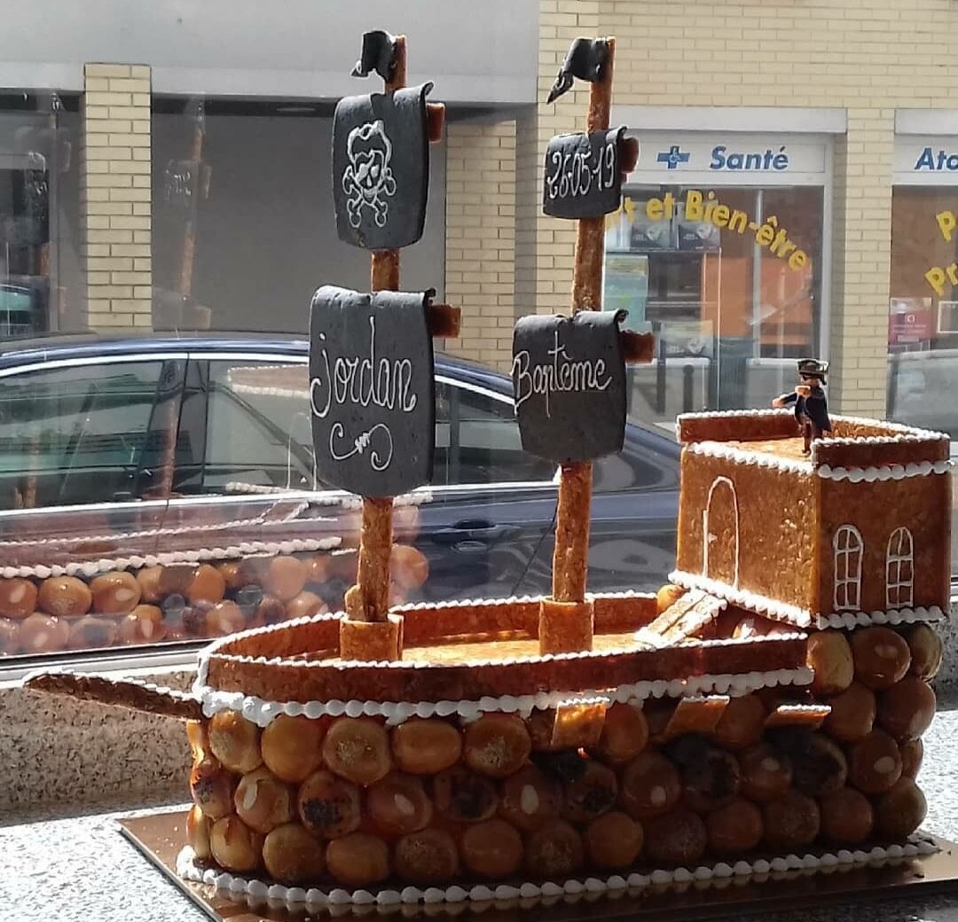 Pièce montée bateau pirate pour 35 personnes