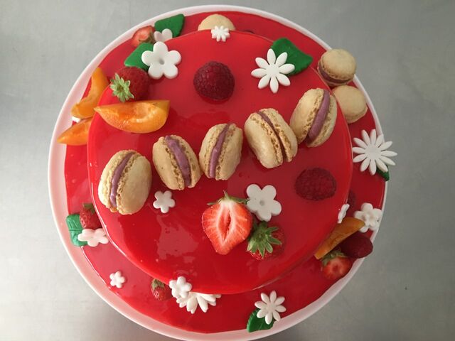 Gâteau aux Fruits, glaçage miroir et mini Macaron Saveurs Eurasian