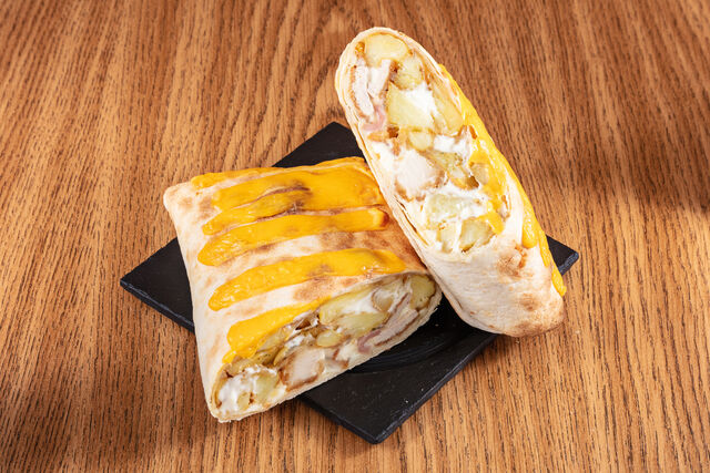 Tacos avec une sauce fromage maison onctueuse gratine au fromage de votre choix