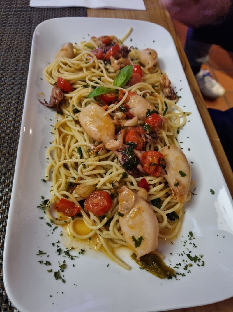 Baby Calamari con Spaghetti