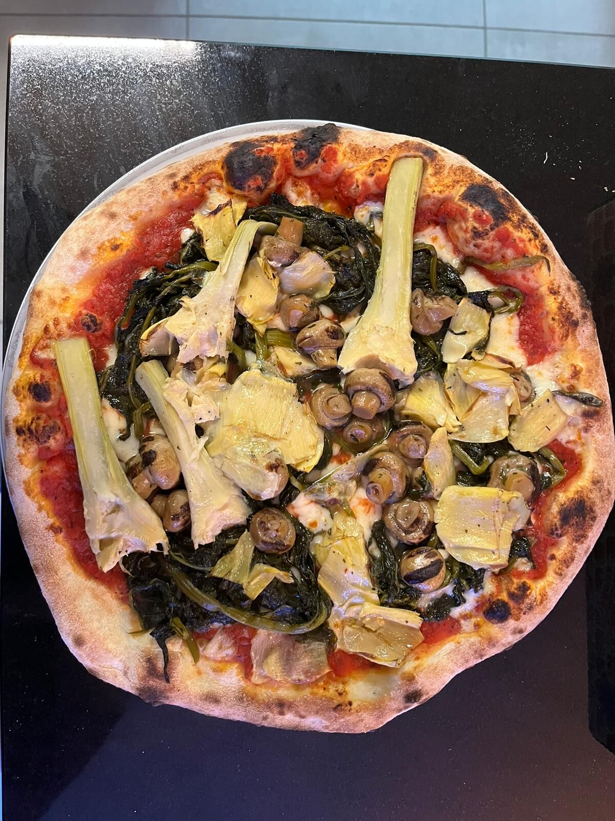 Selbstgestaltete Pizza