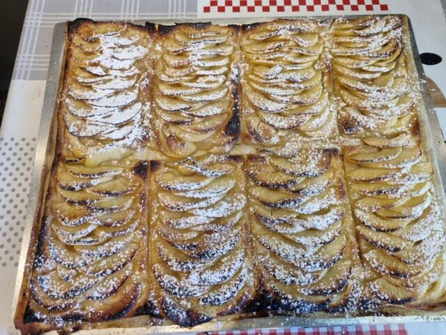 Feuillété aux pommes 4 €