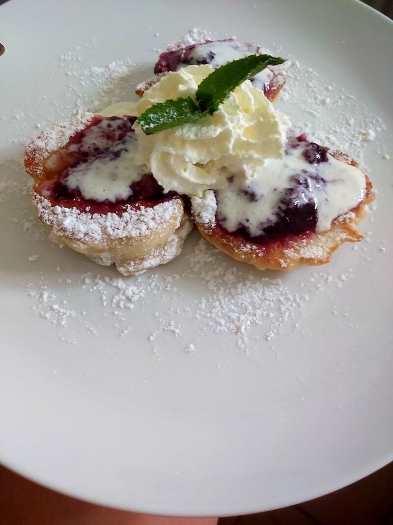 Lívanečky s borůvkami a smetanou