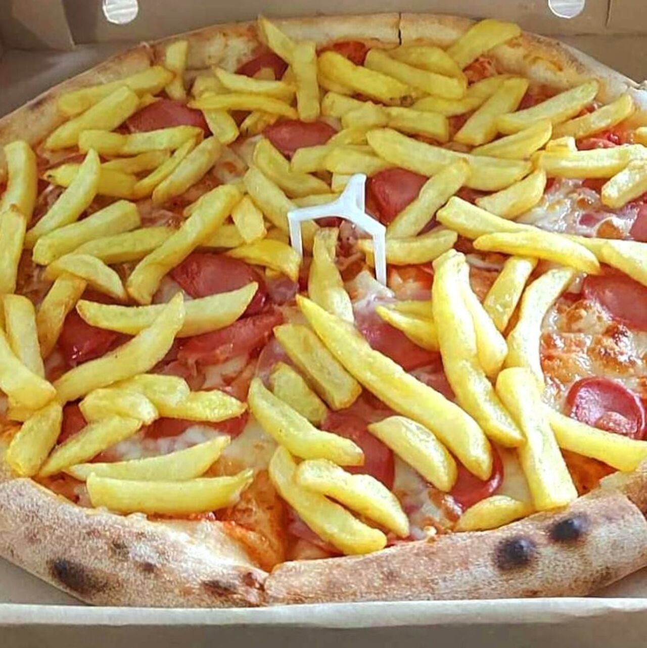 Pizza Americana – Gustul clasic al confortului! 🍕