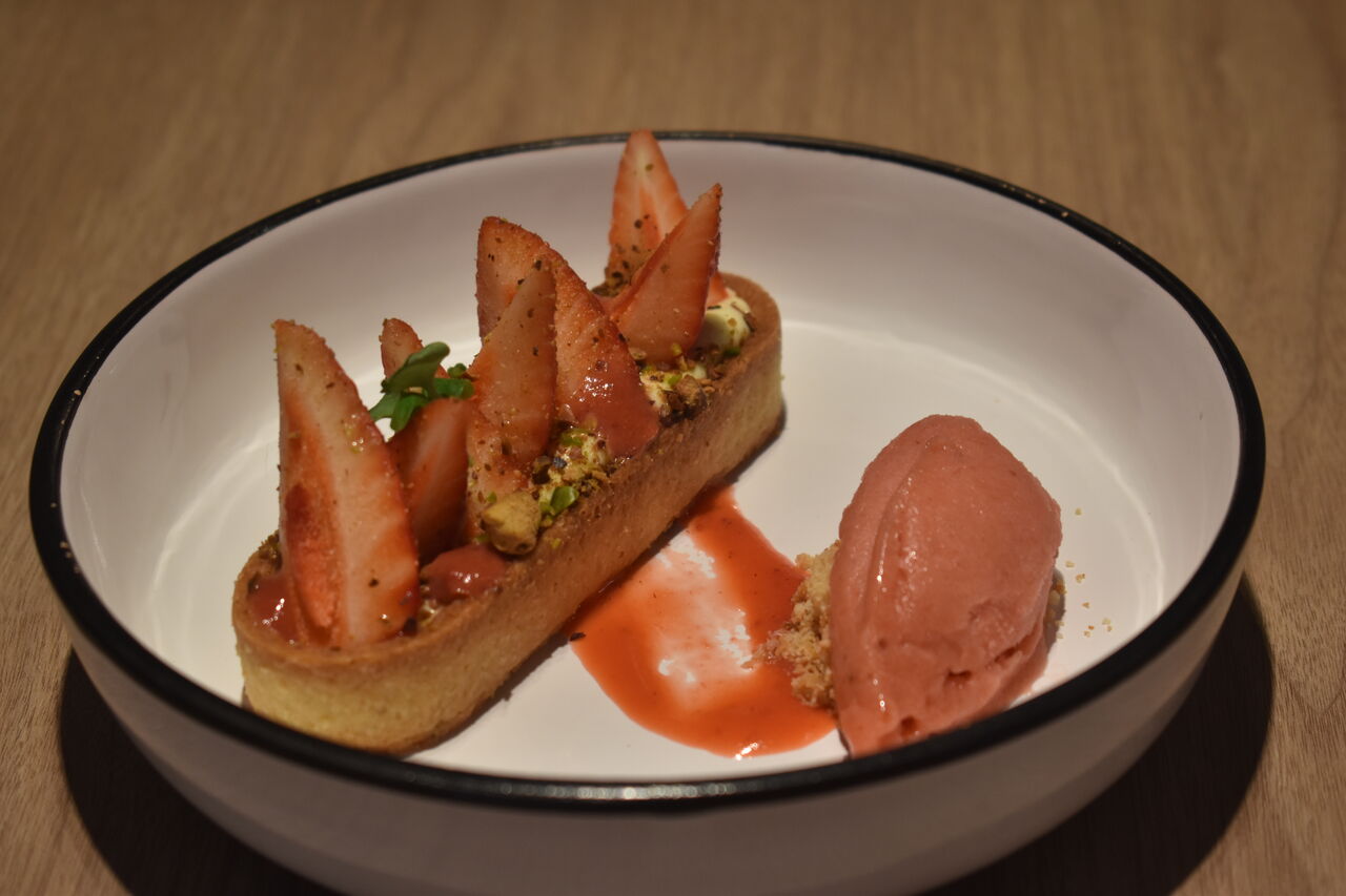 Finger sablé / Diplomate / Les fraises de Tilh / Pistache / Crème glacée artisanale à la fraise 