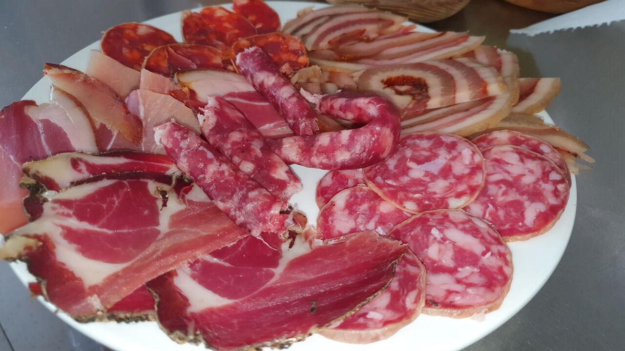 VARIEDAD DE EMBUTIDOS 