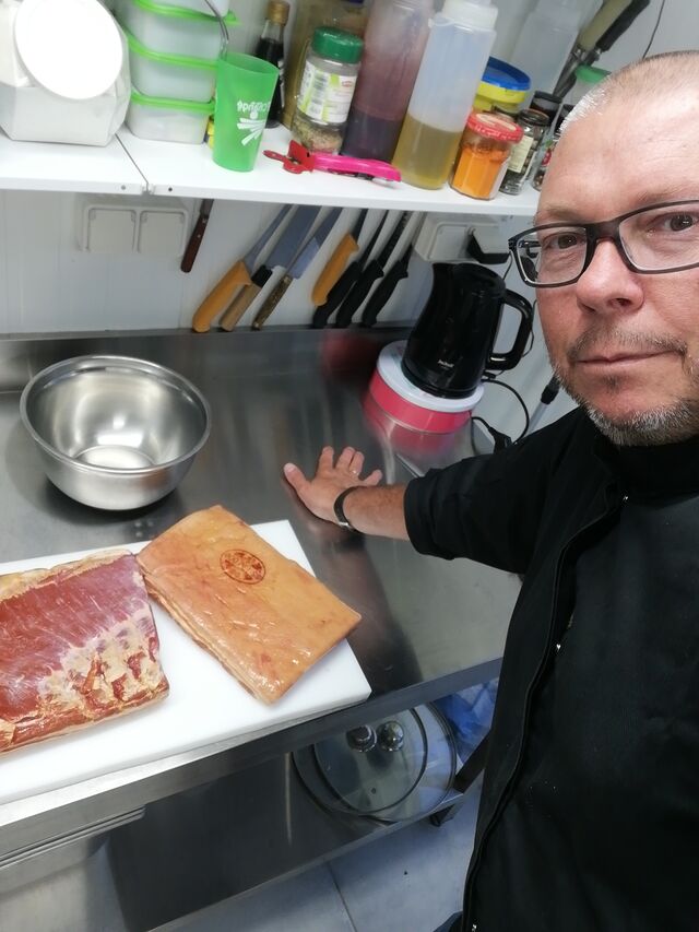 Prêt à découenné et désossé la poitrine fumée pour la Carbo. 