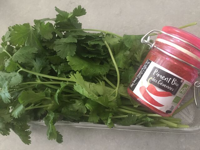 Préparation de notre concassé de tomates à la coriandre avec notre piment ? bio des Cévennes de Ners 