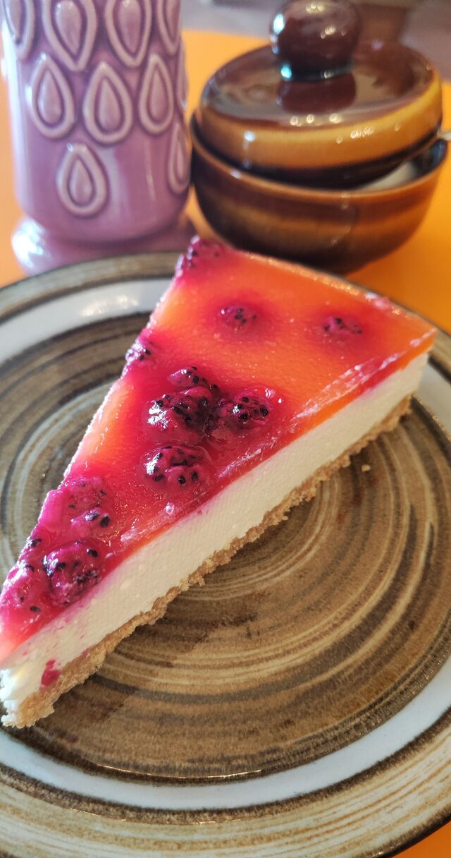 FRISCHKÄSEKUCHEN MIT ORANGE & DRACHENFRUCHT 