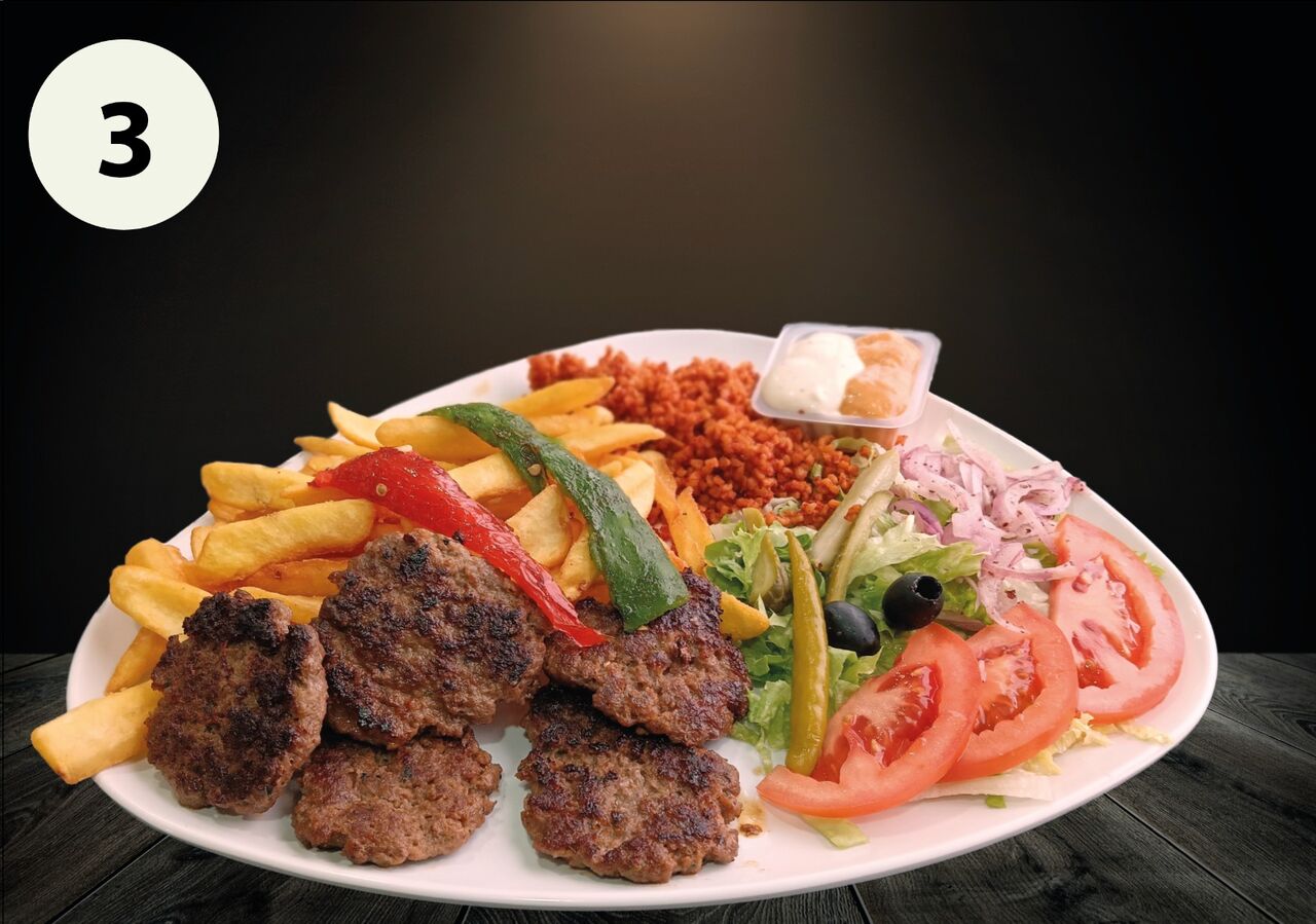 Assiette Köfte
Köfte, frites , boulghour, crudités. 