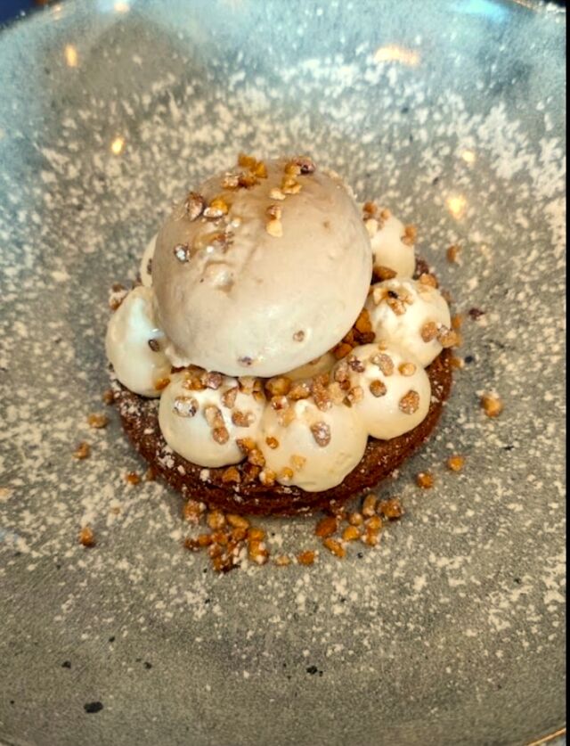 Sablé cacao, fleur de sel de guérande, chiboust vanille de Madagascar