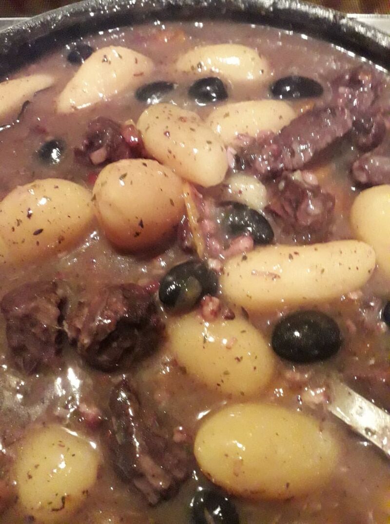 GARDIANE DE BOEUF :14€ la partBœuf, pommes de terre, olives noires, lardons...
