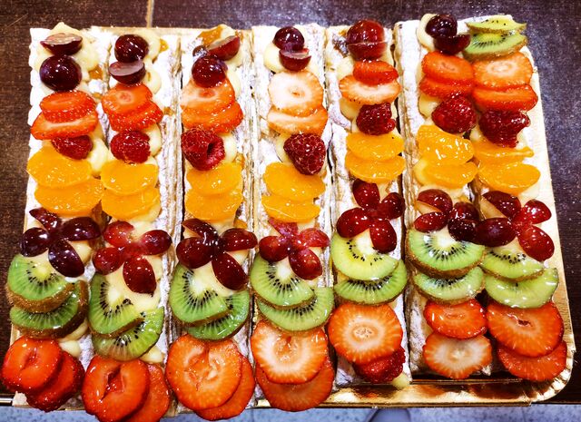 Bandas de crema con frutas