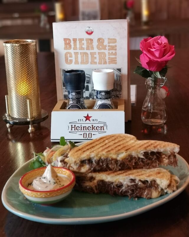 Op nummer 1
De in Arnhem wereldberoemde Tosti Stoofvlees