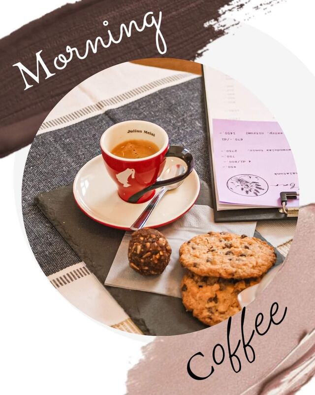 Kávé és vegan keksz