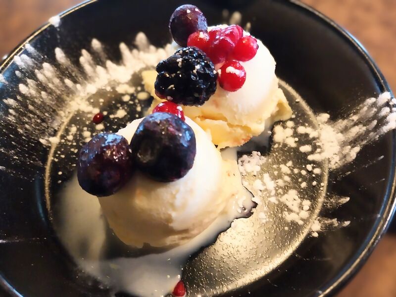 Helado con frutos rojos 