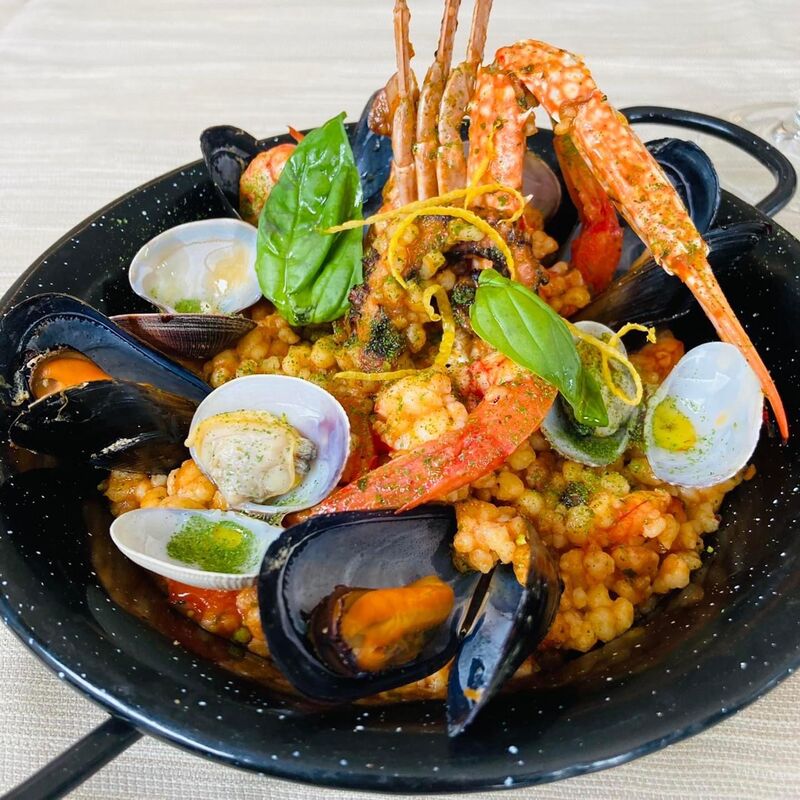 Fregola ai Frutti di Mare: Pomodoro, Cozze, Vongole, Calamari, Seppie, Gamberi, Granchione, Polpo 