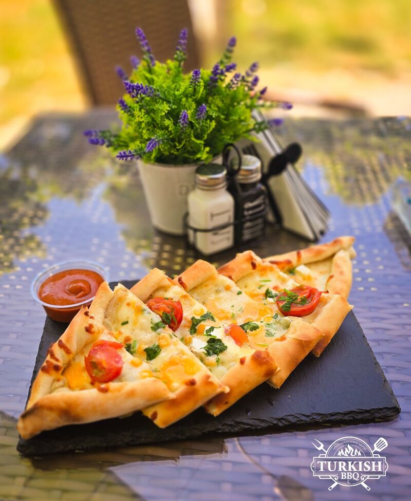 Pide Quattro Formaggi