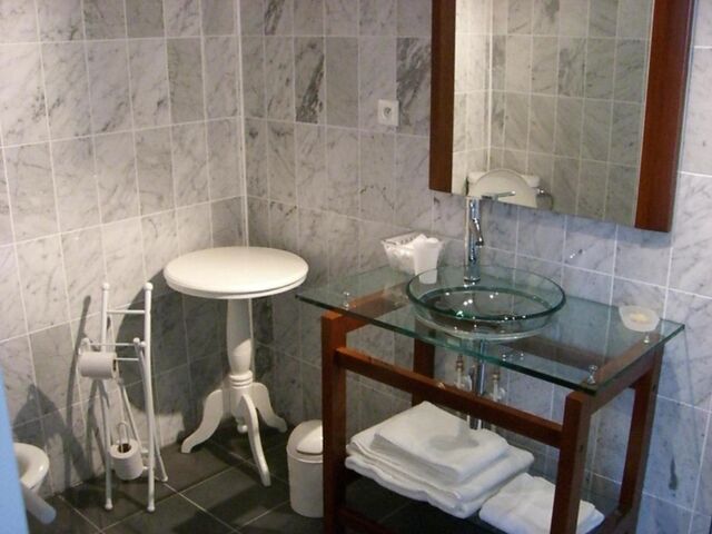 Le tarif d'une nuit pour 1 personne est de 68 €; en formule étape 95 € / pour 2 personnes 82 € la nuit