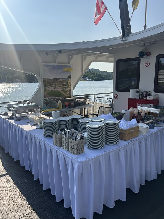 Na vodě i na souši