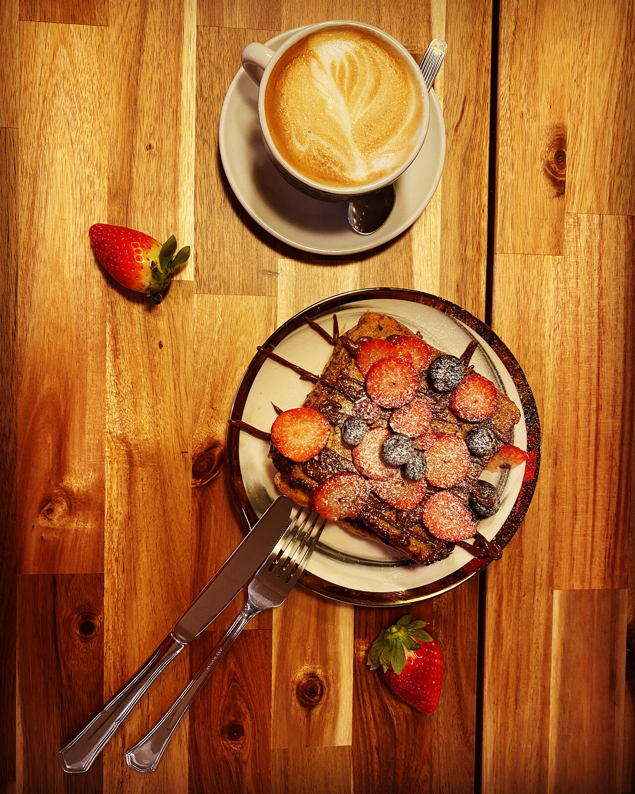 DESAYUNO FRANCES II, UNAS DELICIOSAS FRENCH TOAST CON CREMA DE CACAO Y FRUTOS ROJOS