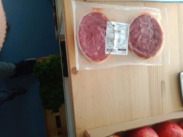 Steaks hachés et autres viandes du Temple sur Lot de VTA