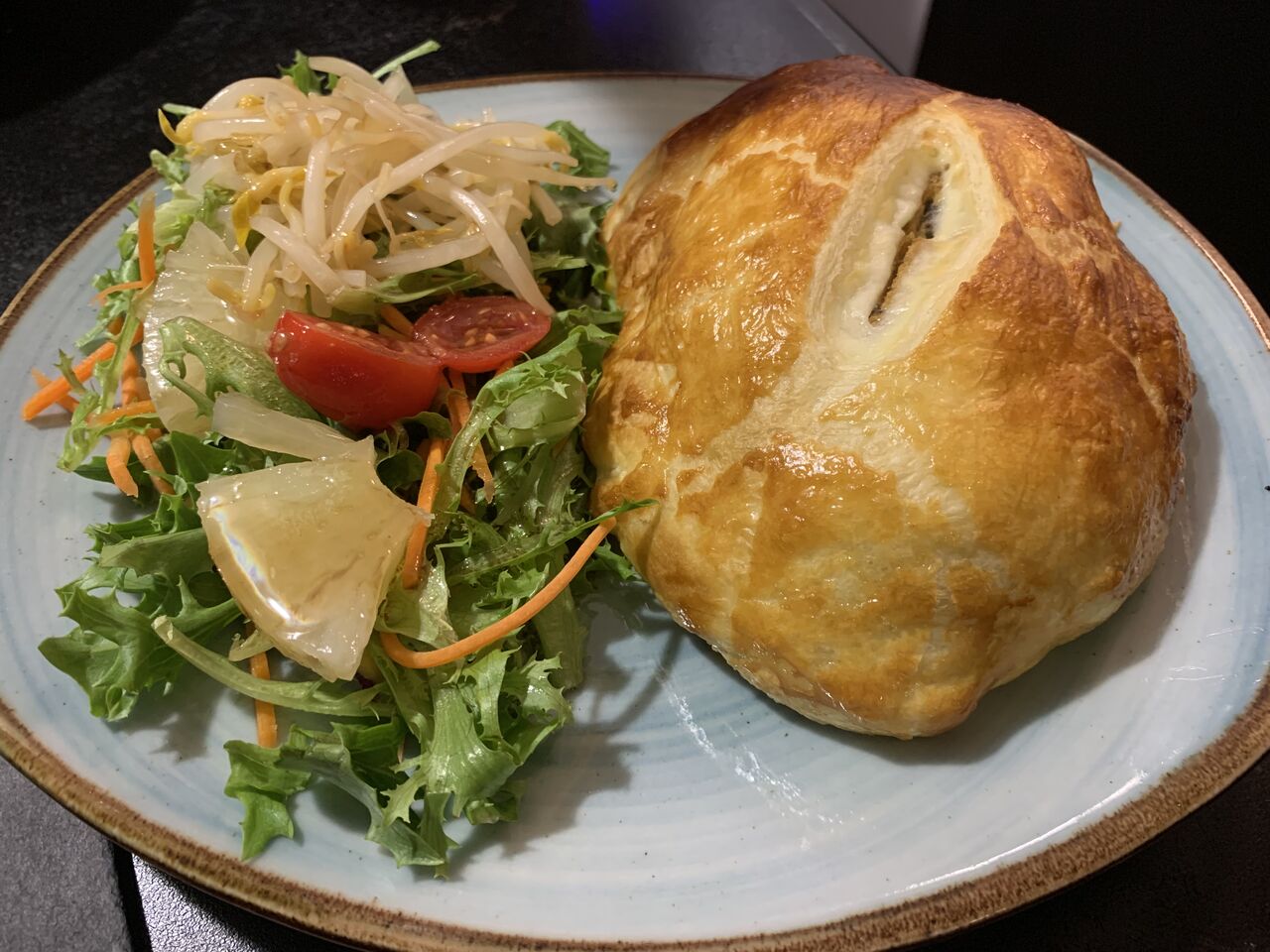 Massa Folhada com Alheira ( carne ou vegetariana)