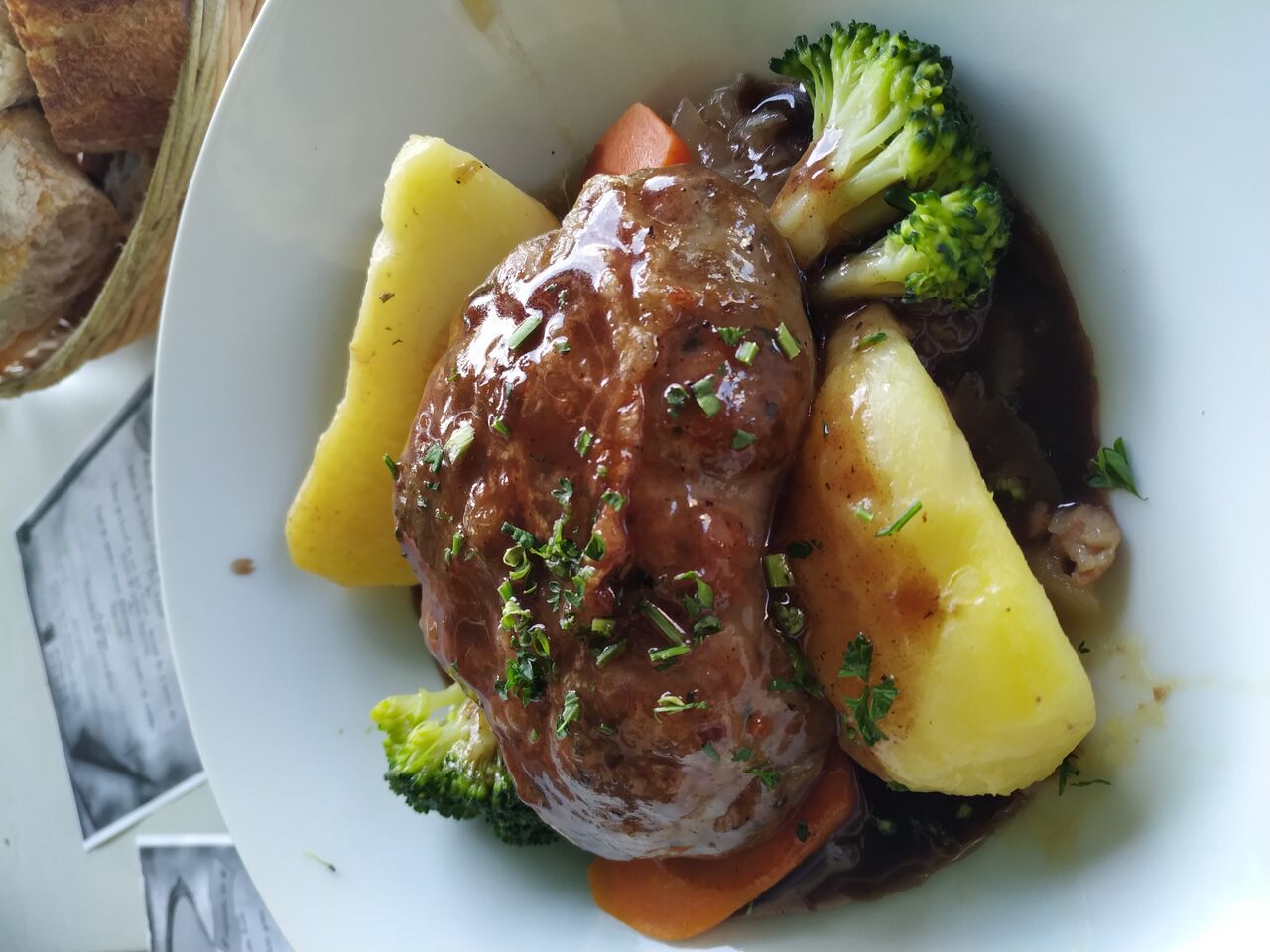 Délice de la ferme (pied de cochon) farci au foie gras - chou braisé