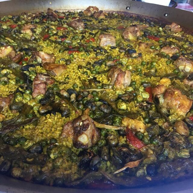Paella de costillas y verdura