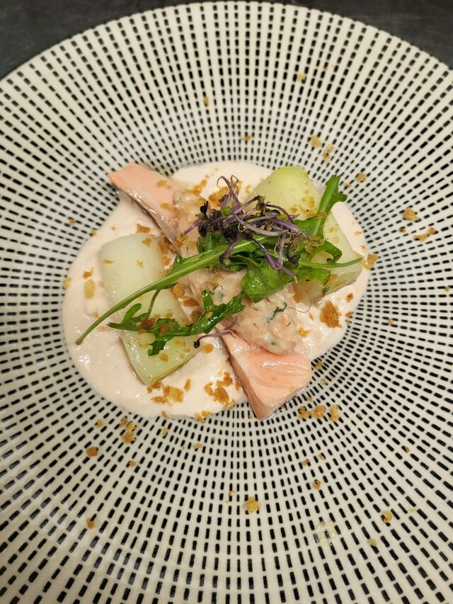 La truite en 2 façons, crème de saumon fumé et cylindres de poireaux