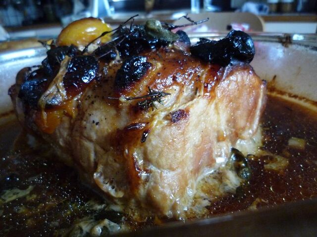 RÔTI DE PORC AU MIEL
PRUNEAUX ET ABRICOTS
CAROTTES CARAMELISEES