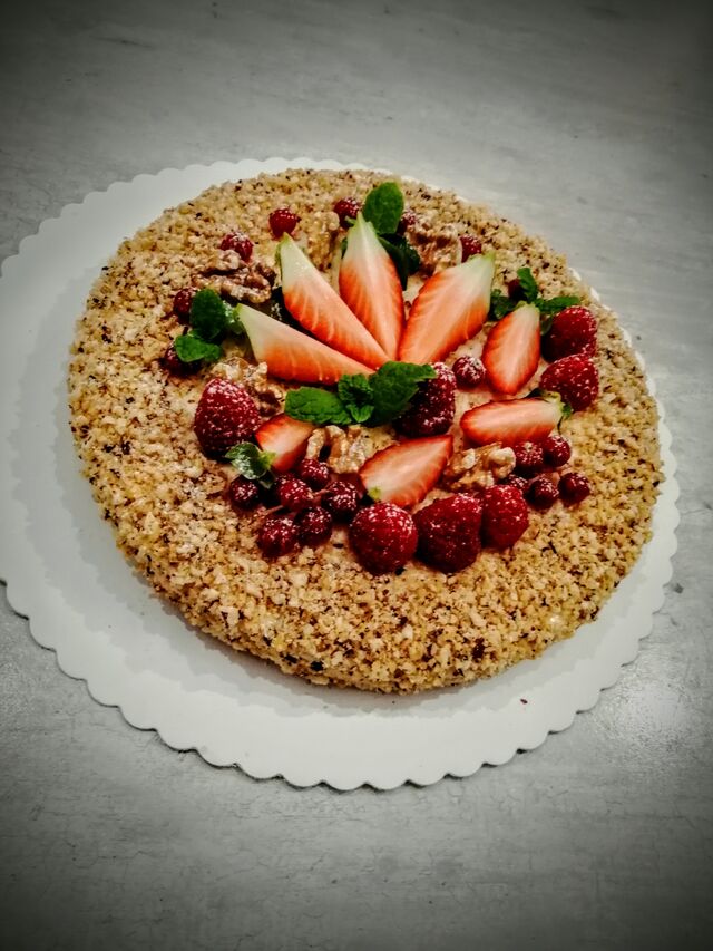 Karamelový cheesecake sypaný vlašskými ořechy (bezlepkový)