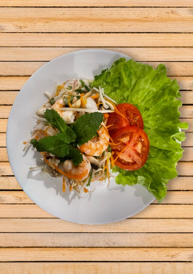 Salads thai( Poulet ou crevette oh porc oh vegé)
