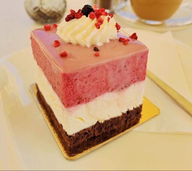 Erdeigyümölcsös joghurt kocka