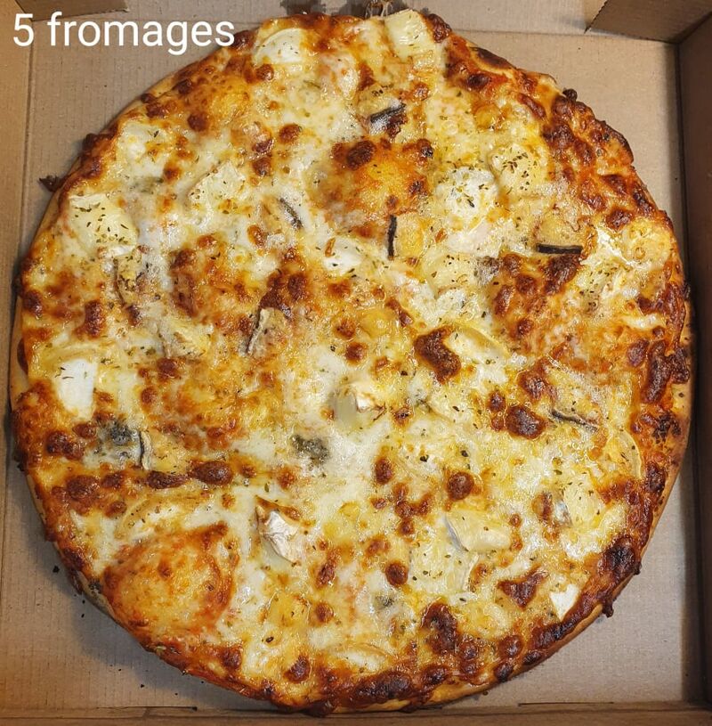 Base tomate, mozza, fromage de chèvre, tome, camembert, gorgonzola, origan