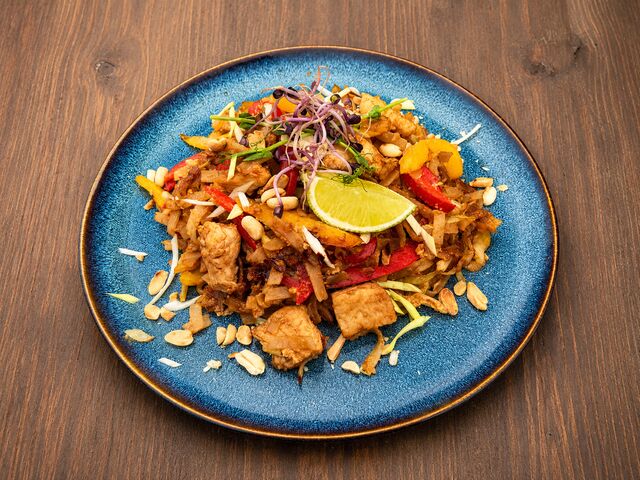 PAD THAI RIZSTÉSZTÁVAL,CSIRKÉVEK🍝