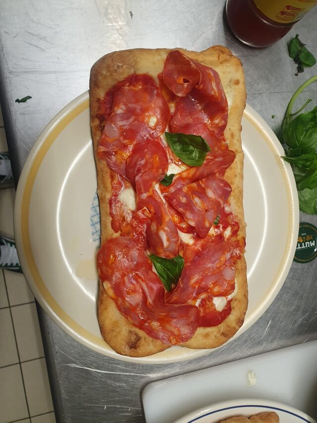 PINSA ROMANA SALAMINA PICCANTE