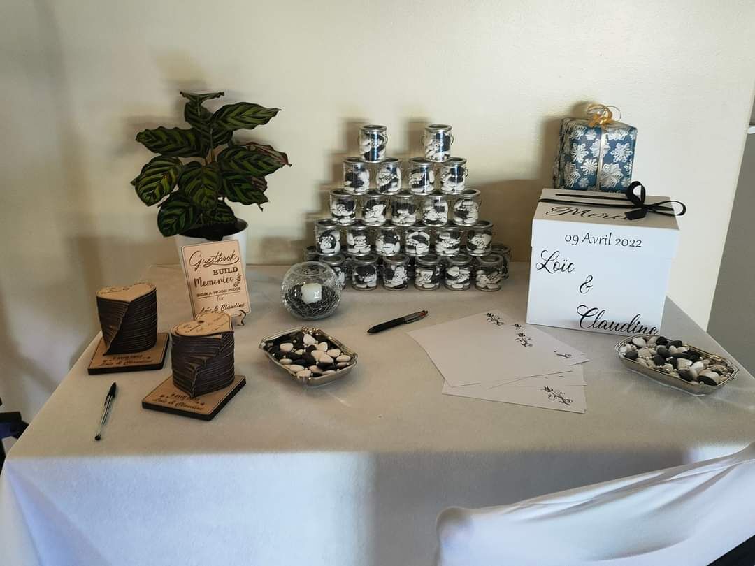 Idées pour l'espace cadeaux et livre d'or.