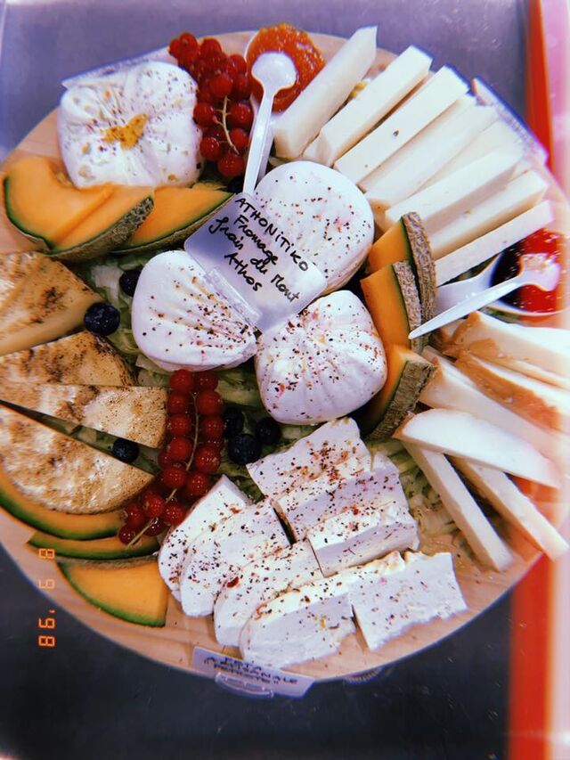 Plateau fromage lors de notre brunch dominical (offre indisponible toute la durée du confinement)