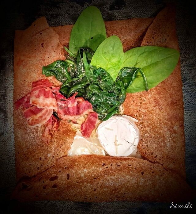 La galette 4 fromages, épinards crus et cuits