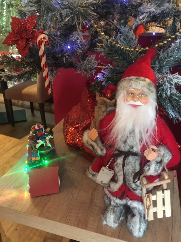 décorations de fin d'année au restaurant l'assiette troglodyte