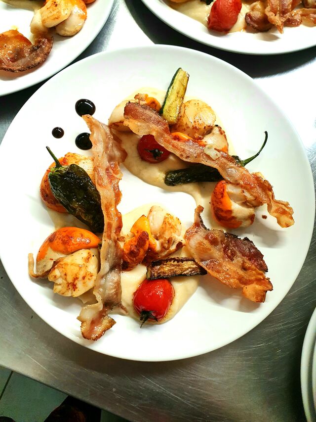 nouvelle suggestion à la carte : Noix de Saint Jacques poêlées, chips de ventrèche de la 