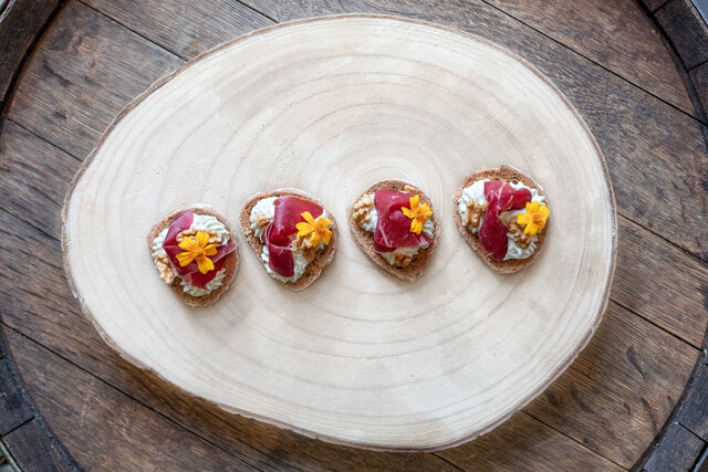 Toasts grison roquefort noix