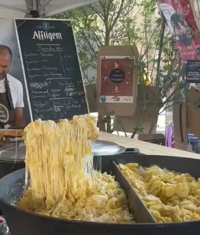 Truffade, poêlée de pommes de terre et de tome fraîche de Cantal