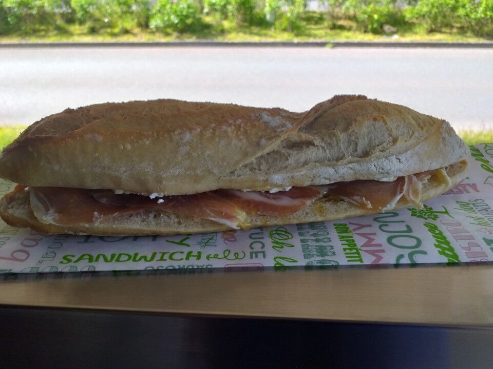 Sandwich Basque (jambon de Bayonne/chèvre/miel)