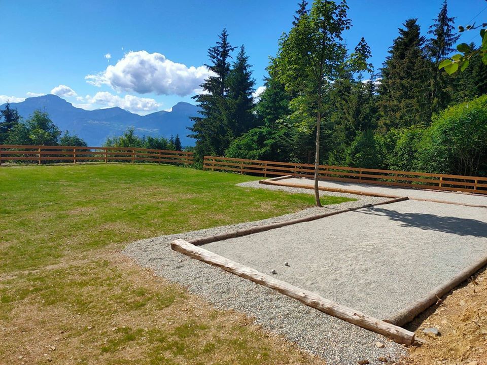 Espace vert et terrain de pétanque
